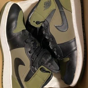 Jordan 1 Mid Olive Canvas/ Black-White Size 7